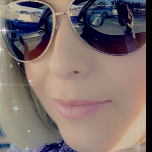 Meet your Posher, Gloria - Picture 4 of 4